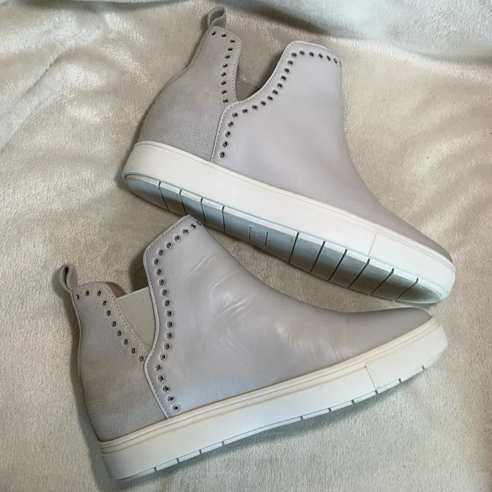 Chelsea & Violet “Milo” Gray Leather Wedge Booties Suede accents women size 7.5